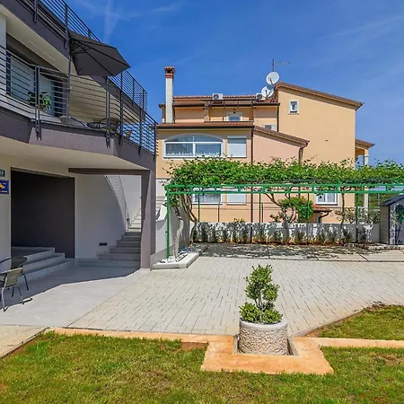 1 Bedroom Amazing In Lägenhet *