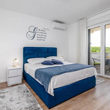1 Bedroom Amazing In Lägenhet Rovinj