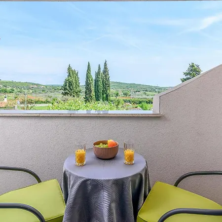 1 Bedroom Amazing In Lägenhet *