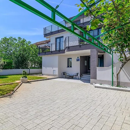 1 Bedroom Amazing In Lägenhet *